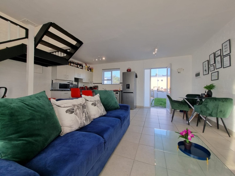 To Let 2 Bedroom Property for Rent in Parsonsvlei Eastern Cape